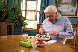 The Benefits of Sunday Dinners for Seniors